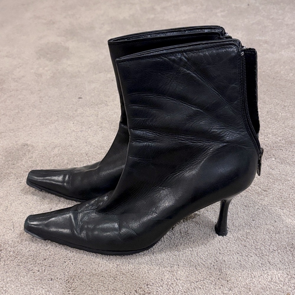 Ladies size 9 Spring Black Leather zip up Ankle Boots - Picture 3 of 14
